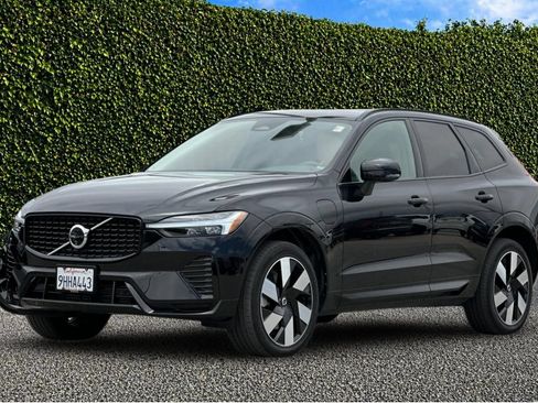 Used 2024 Volvo XC60 T8 Plus w/ Protection Package Premier AWD/4WD image 8