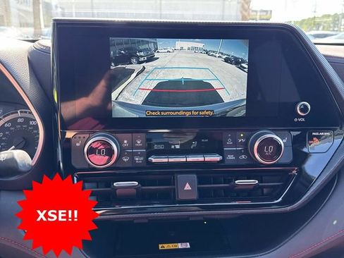 Used 2023 Toyota Highlander XSE image 18