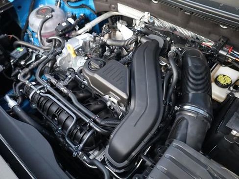 New 2025 Volkswagen Taos SE image 27