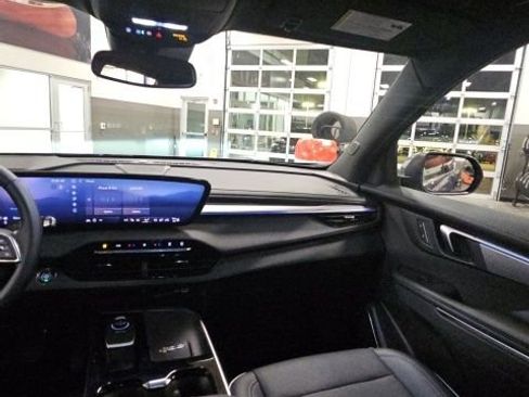 Used 2025 Buick Enclave Preferred image 28