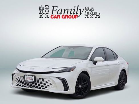Used 2025 Toyota Camry XSE image 1