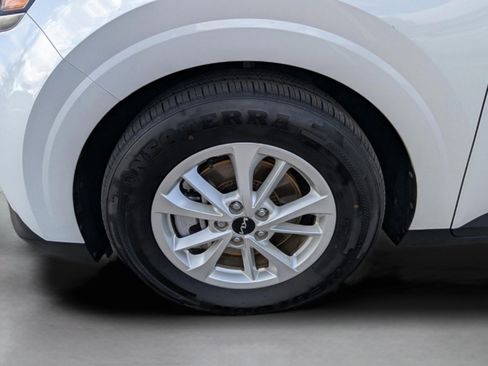 Certified 2024 Kia Carnival LX image 13