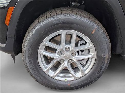 New 2025 Jeep Grand Cherokee L Laredo image 10