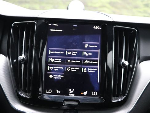 Used 2018 Volvo XC60 T8 R-Design w/ Convenience Package image 23