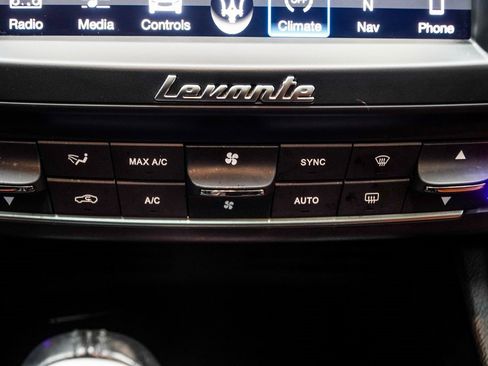 Used 2018 Maserati Levante image 20