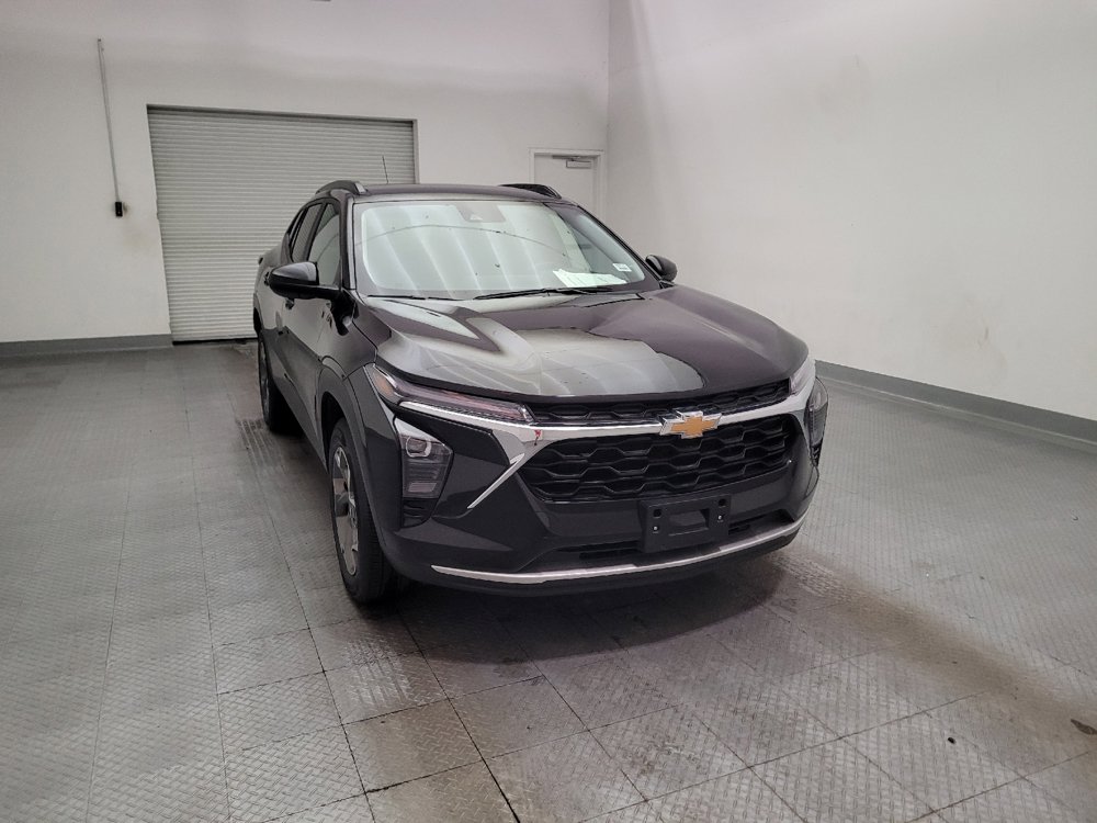 Used 2025 Chevrolet Trax LT w/ LT Convenience Package FWD image 14