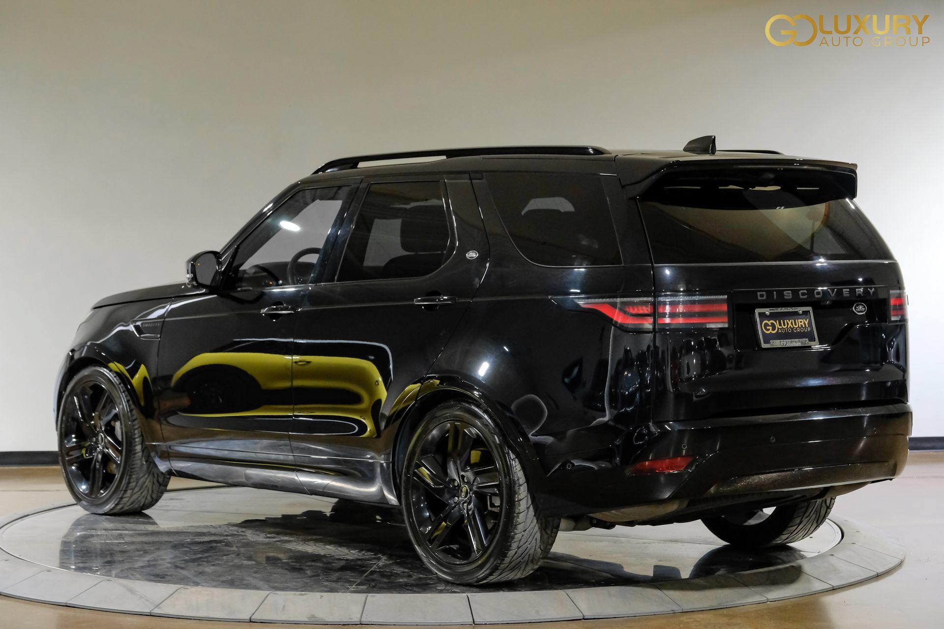 Used 2023 Land Rover Discovery S R-Dynamic AWD/4WD image 12