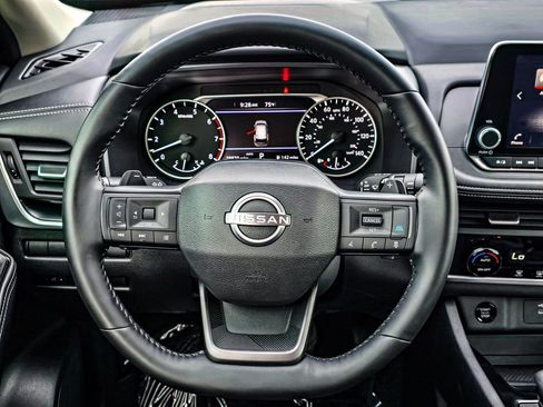 Used 2025 Nissan Rogue SV AWD/4WD image 34
