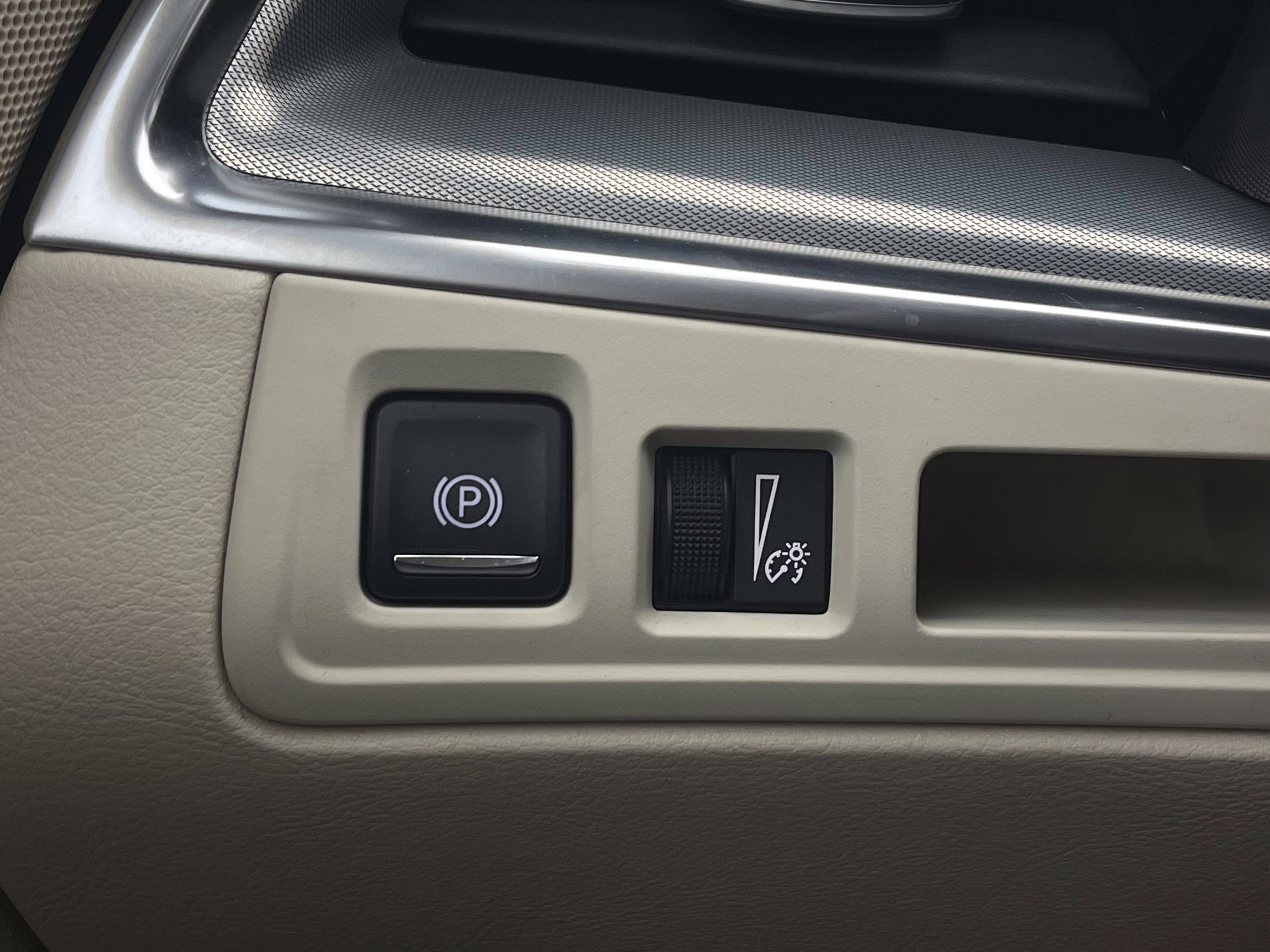 Used 2018 Cadillac XT5 Luxury FWD image 23