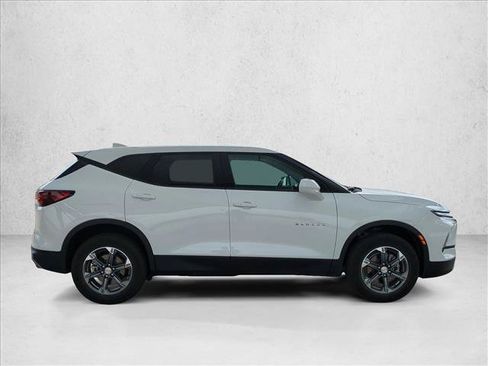 Used 2025 Chevrolet Blazer LT FWD image 4