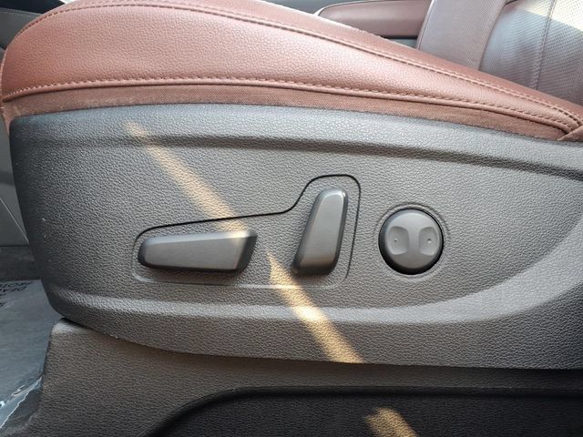 Used 2024 Kia Telluride EX w/ EX Captain's Chair Package FWD image 19