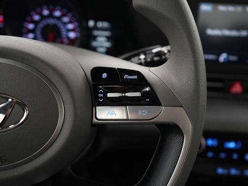 Used 2022 Hyundai Elantra SEL image 27