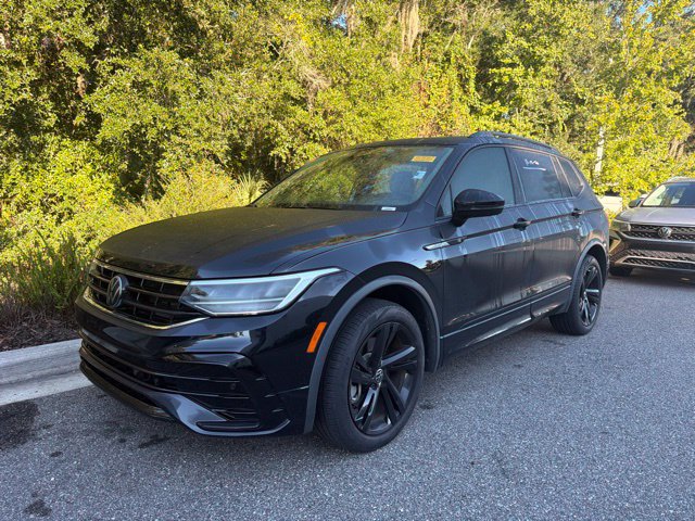Used 2023 Volkswagen Tiguan SE R-Line FWD image 1