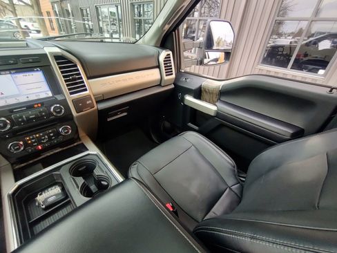 Used 2017 Ford F250 Lariat w/ Lariat Ultimate Package image 17