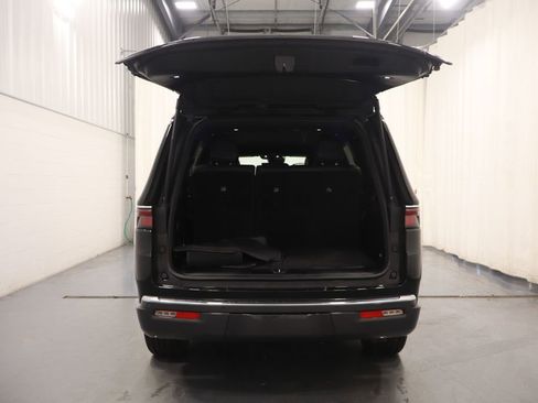 Used 2022 Jeep Wagoneer Series II AWD/4WD image 19
