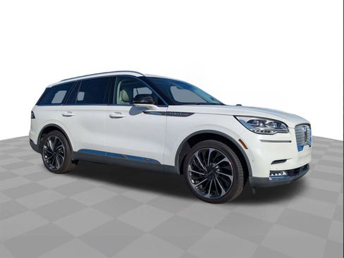 Used 2020 Lincoln Aviator Reserve w/ Equipment Group 202A image 3