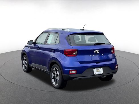 Used 2025 Hyundai Venue SEL FWD image 11