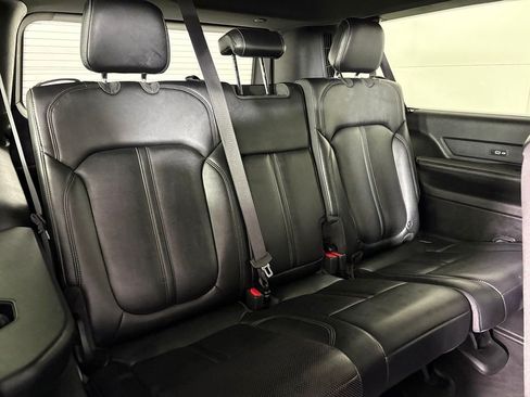 Used 2024 Jeep Wagoneer L Series II w/ Flexible Seating Group RWD image 18