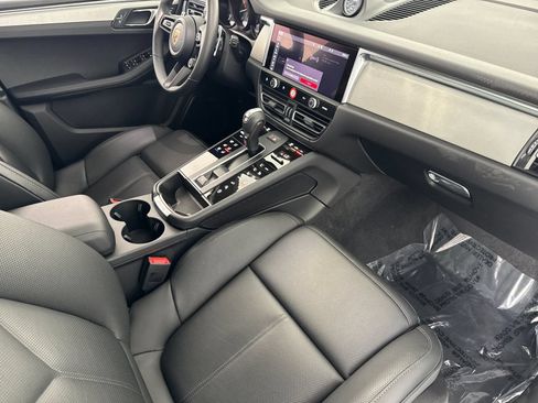 Certified 2026 Porsche Macan AWD/4WD image 16