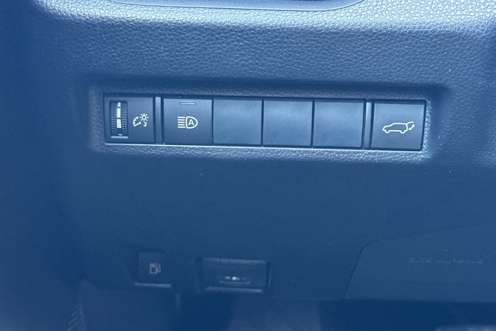 Used 2019 Toyota RAV4 XSE w/ Carpet Mat Package AWD/4WD image 42