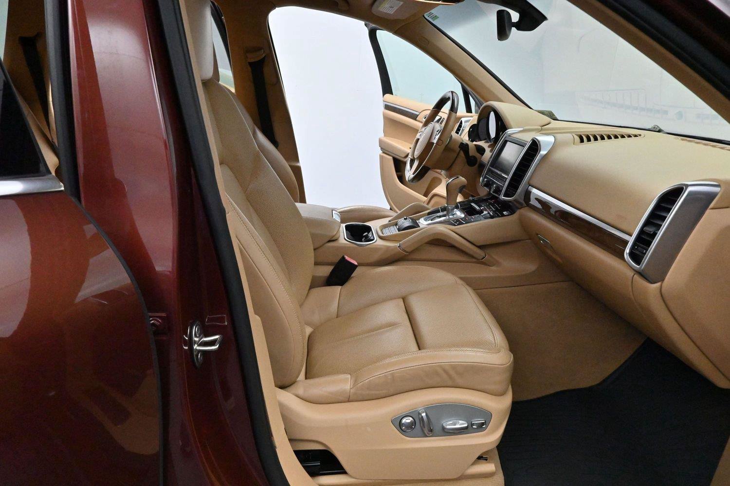Used 2012 Porsche Cayenne S AWD/4WD image 32