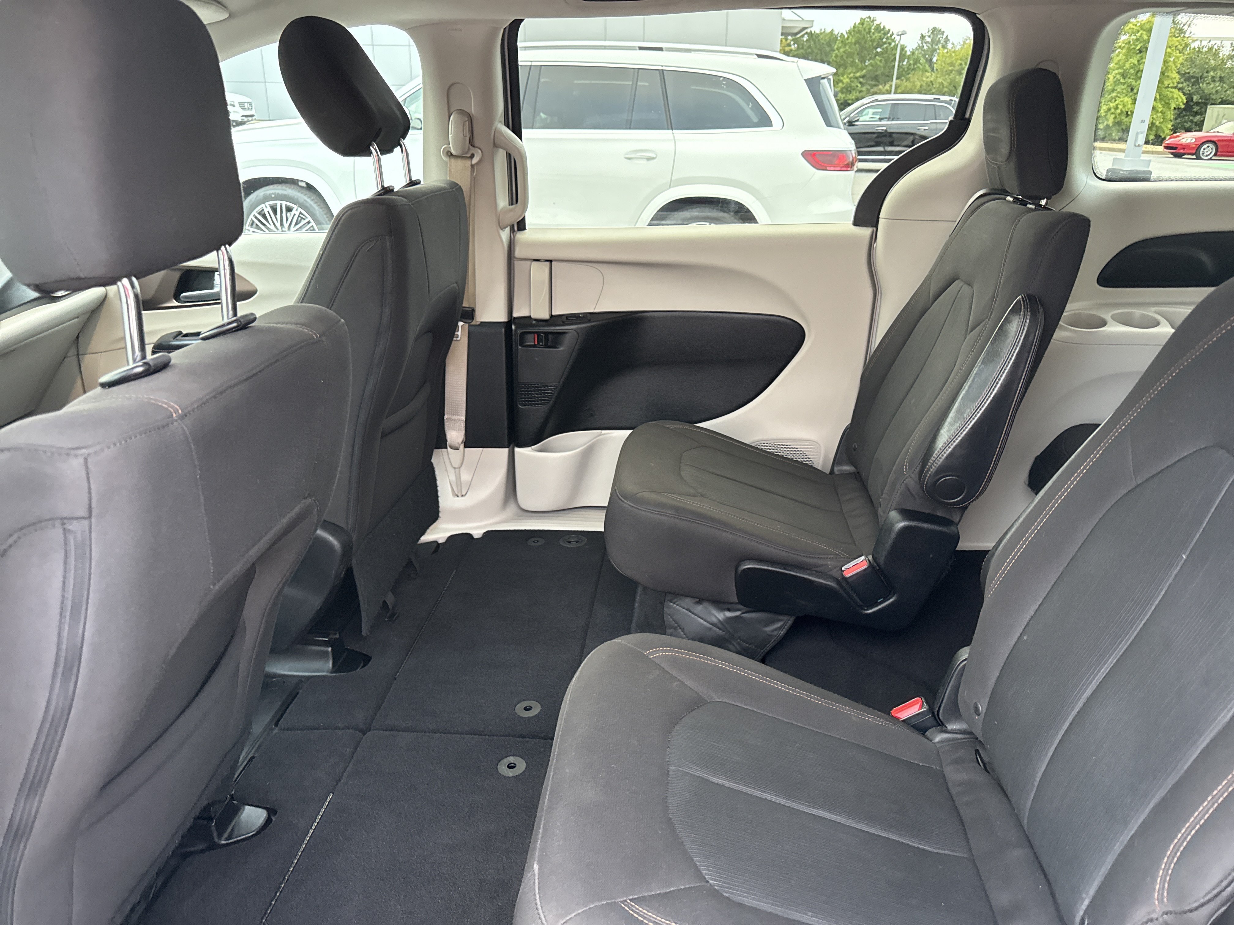 Used 2017 Chrysler Pacifica LX FWD image 24