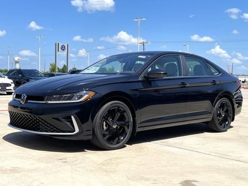 New 2025 Volkswagen Jetta SE image 3