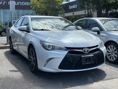 Used 2016 Toyota Camry SE FWD image 2
