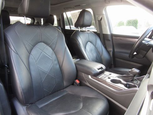 Certified 2021 Toyota Highlander Platinum image 22
