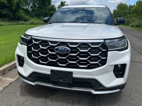 Used 2025 Ford Explorer Platinum w/ Ultimate Package AWD/4WD image 3