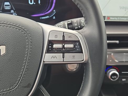 Used 2025 Kia Telluride LX FWD image 31