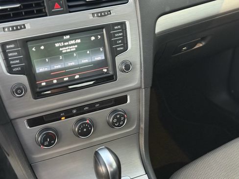 Used 2016 Volkswagen Golf SE image 20