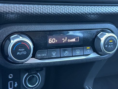 Used 2020 Nissan Kicks SV image 21