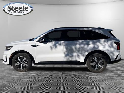 Used 2023 Kia Sorento S w/ Panoramic Sunroof Package image 2