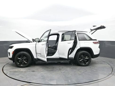 Used 2023 Jeep Grand Cherokee Altitude image 61