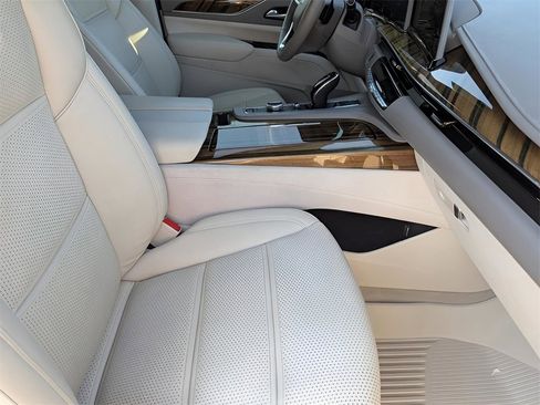 Certified 2023 Cadillac Escalade ESV Sport Platinum w/ LPO, ONYX Package image 28