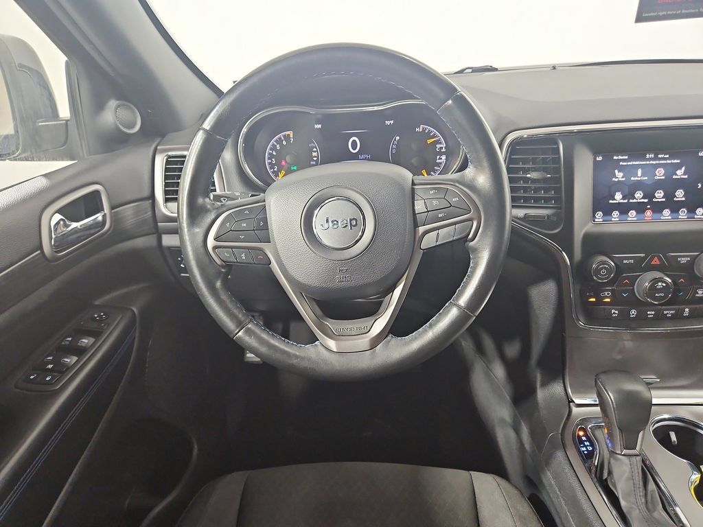 Used 2019 Jeep Grand Cherokee Laredo RWD image 14