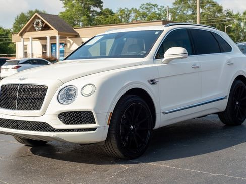 Used 2018 Bentley Bentayga Activity image 3