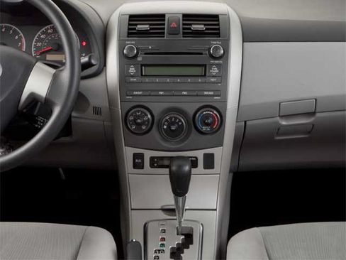 Used 2013 Toyota Corolla LE FWD image 8