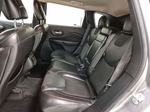 Used 2016 Jeep Cherokee Trailhawk w/ Cold Weather Group image 26