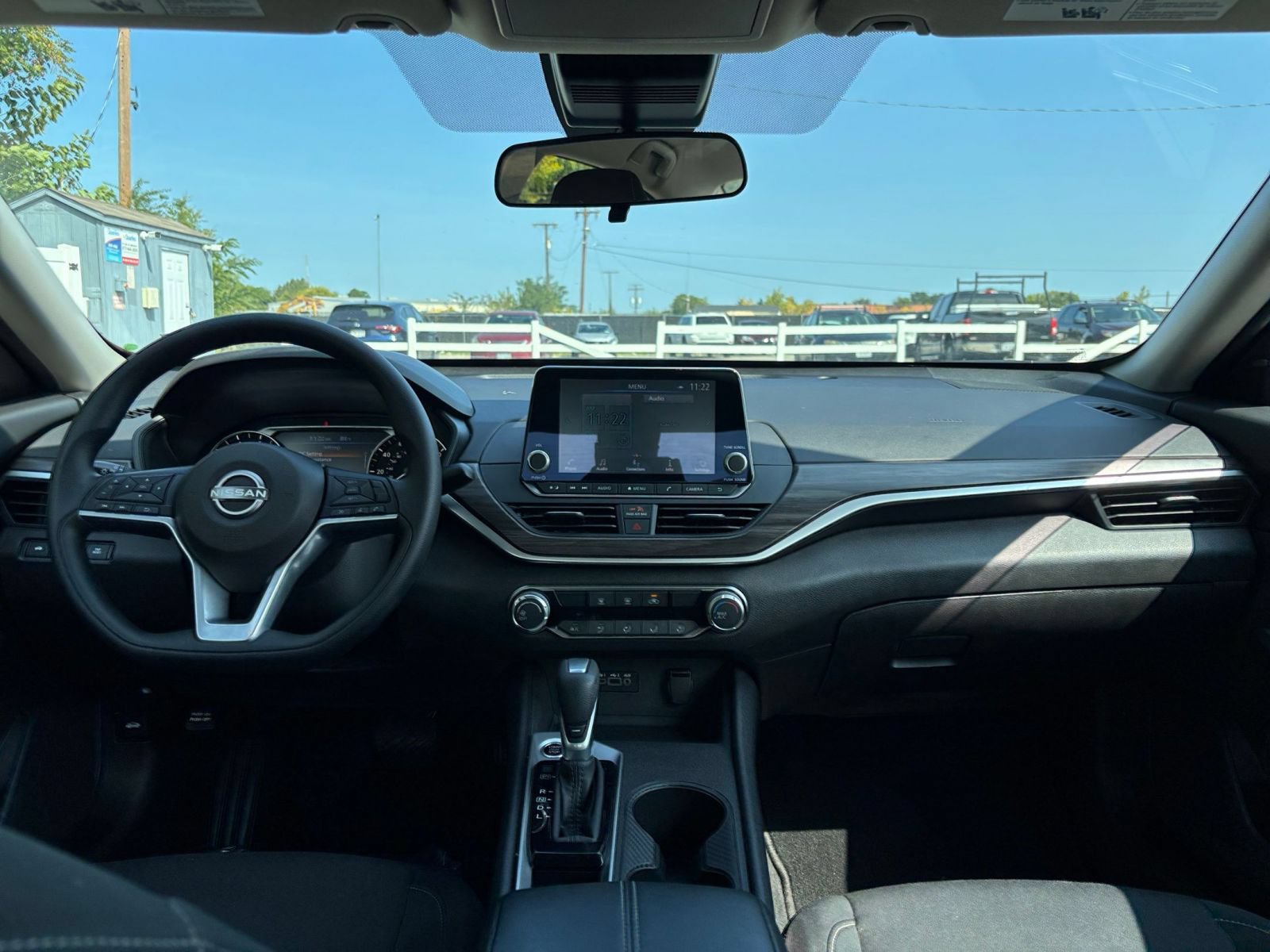 Used 2025 Nissan Altima 2.5 SV FWD image 32