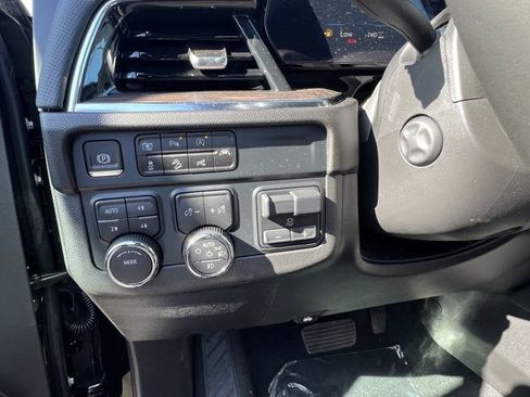 New 2025 Chevrolet Suburban Premier image 12