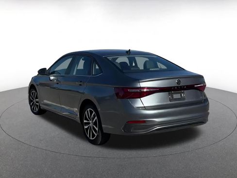 Used 2025 Volkswagen Jetta SE image 11