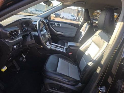 Used 2023 Ford Explorer XLT w/ Equipment Group 202A image 7