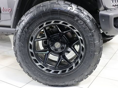 Used 2023 Jeep Gladiator Rubicon w/ LED Lighting Group AWD/4WD image 13