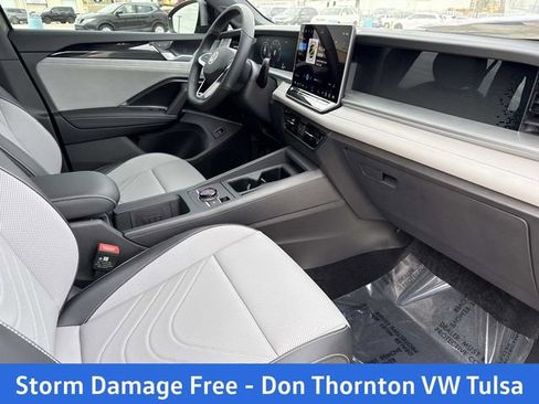New 2026 Volkswagen Tiguan SE R-Line FWD image 16