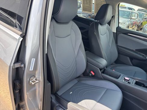 Used 2026 Volkswagen Tiguan SE AWD/4WD image 33