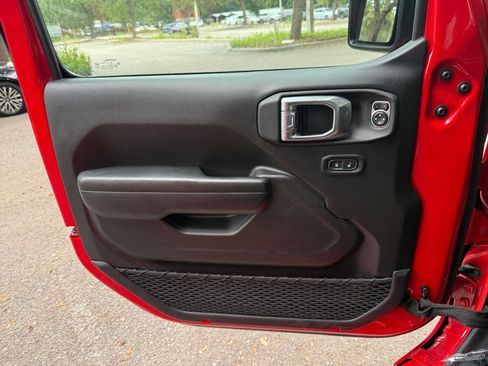 Used 2025 Jeep Wrangler Unlimited Sport AWD/4WD image 19
