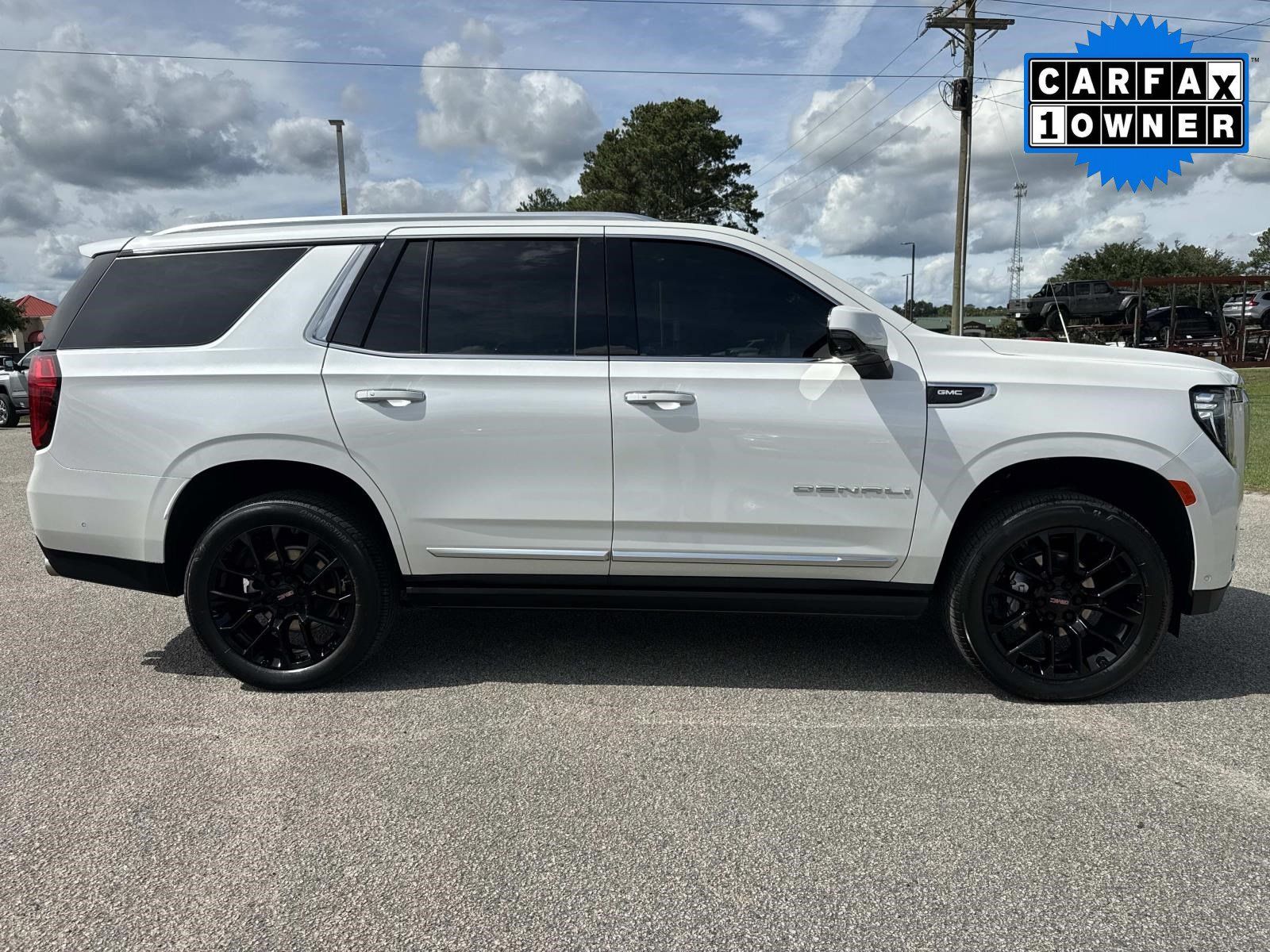 Used 2024 GMC Yukon Denali w/ Advanced Technology Package RWD image 2