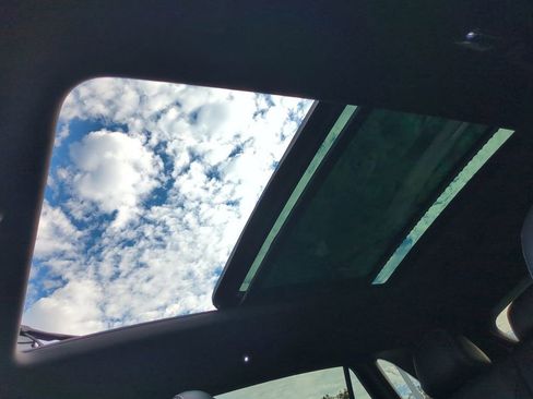 Used 2021 Volkswagen Atlas Cross Sport SE w/ Panoramic Sunroof Package image 21